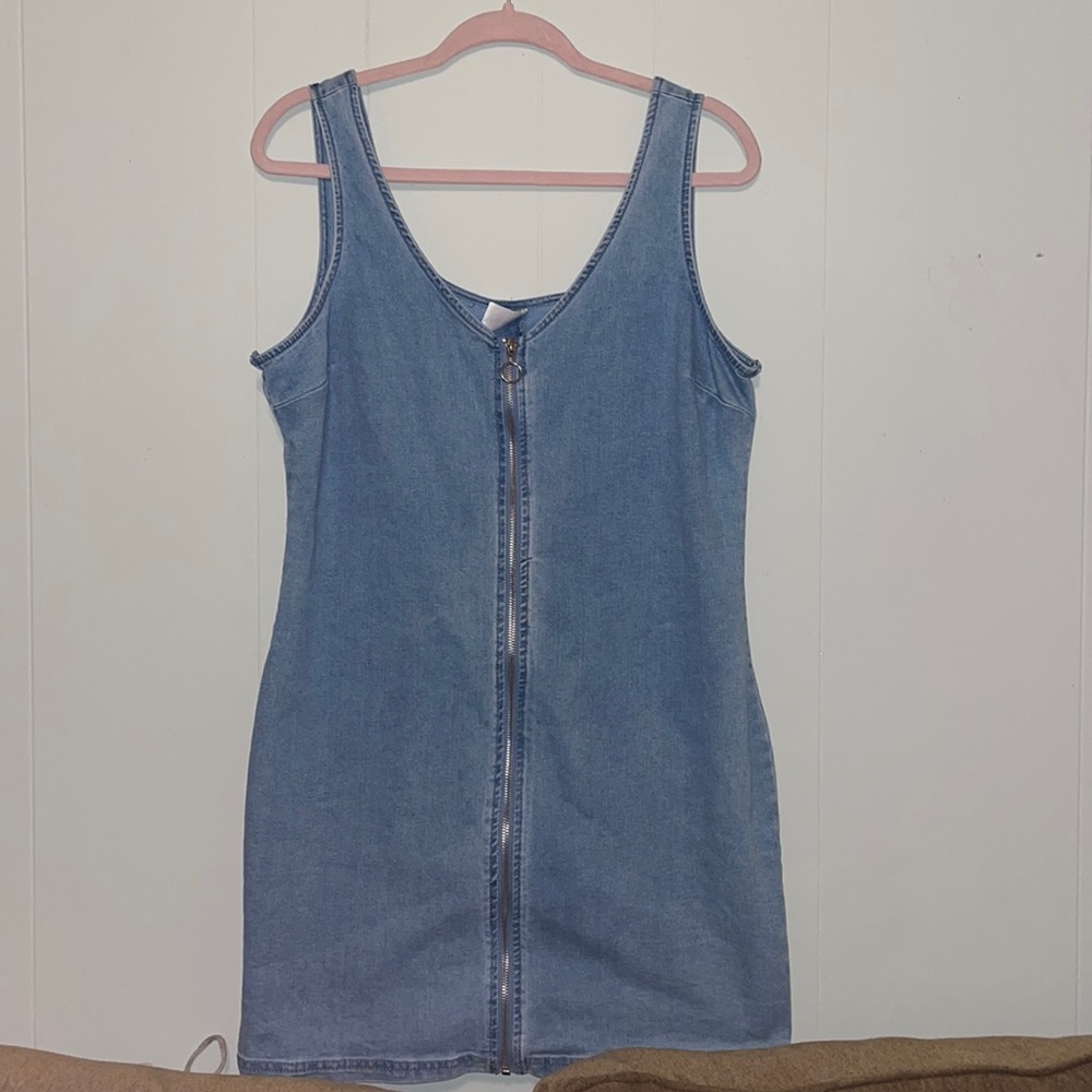 NEW W/O TAGS Faux denim zip up dress